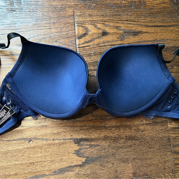 2 Victoria’s Secret Push-up Bra’s, 32DD - Picture 8 of 15
